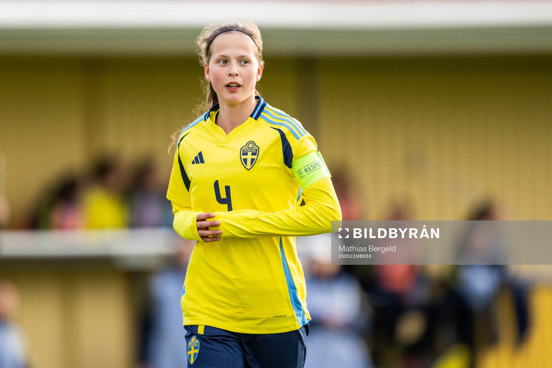 Sveriges Edit Rautio under F16-landskampen i fotboll mellan Sverige och Österrike den 22 maj 2025 i Smögen. 