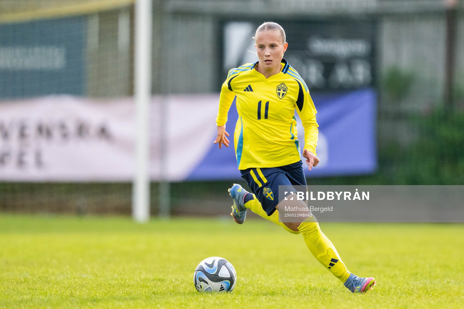 Sveriges Fanny Peterson under F16-landskampen i fotboll mellan Sverige och Österrike den 22 maj 2025 i Smögen. 