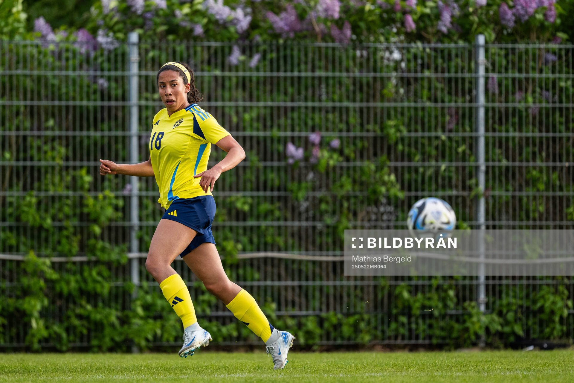 Sveriges Kaia Caruthers under F16-landskampen i fotboll mellan Sverige och Österrike den 22 maj 2025 i Smögen. 