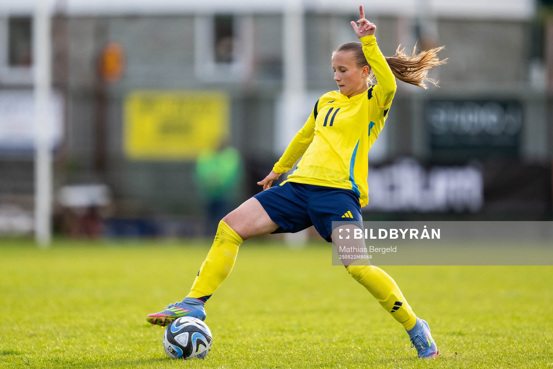 Sveriges Fanny Peterson under F16-landskampen i fotboll mellan Sverige och Österrike den 22 maj 2025 i Smögen. 