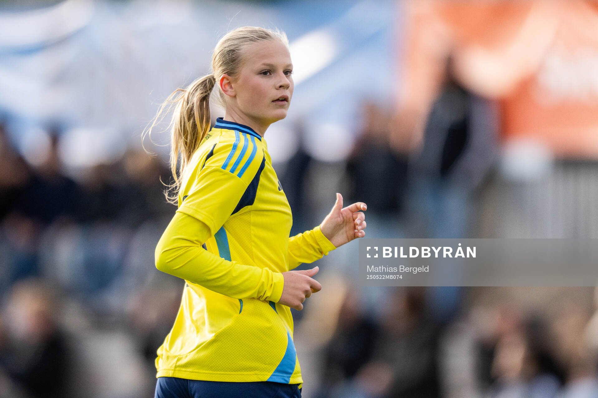Sveriges Thelma Alexandersson under F16-landskampen i fotboll mellan Sverige och Österrike den 22 maj 2025 i Smögen. 