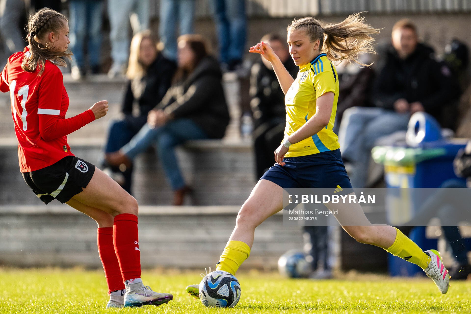 Sveriges Thea Eriksson under F16-landskampen i fotboll mellan Sverige och Österrike den 22 maj 2025 i Smögen. 