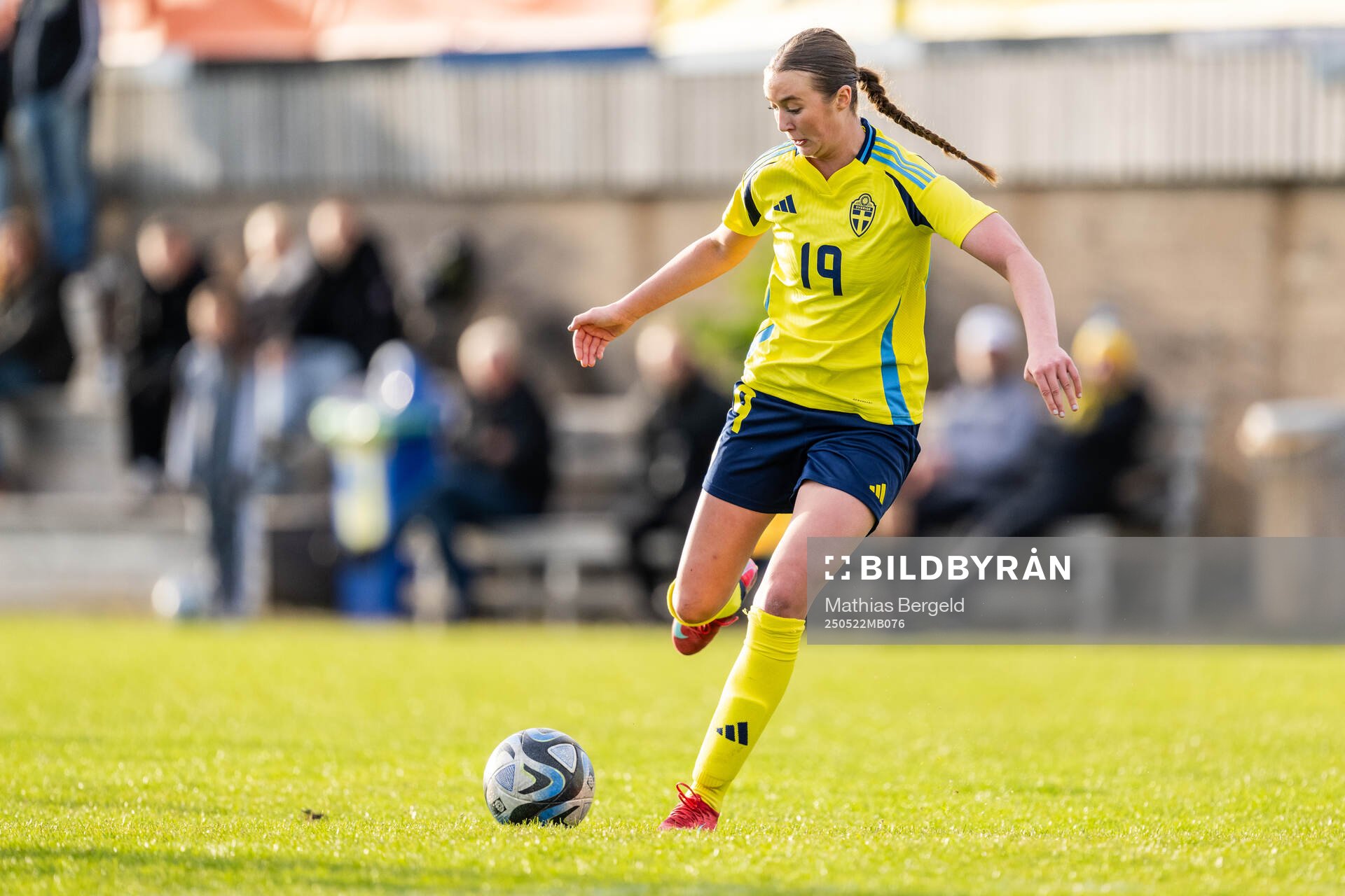 Sveriges Lillian Häggkvist under F16-landskampen i fotboll mellan Sverige och Österrike den 22 maj 2025 i Smögen. 