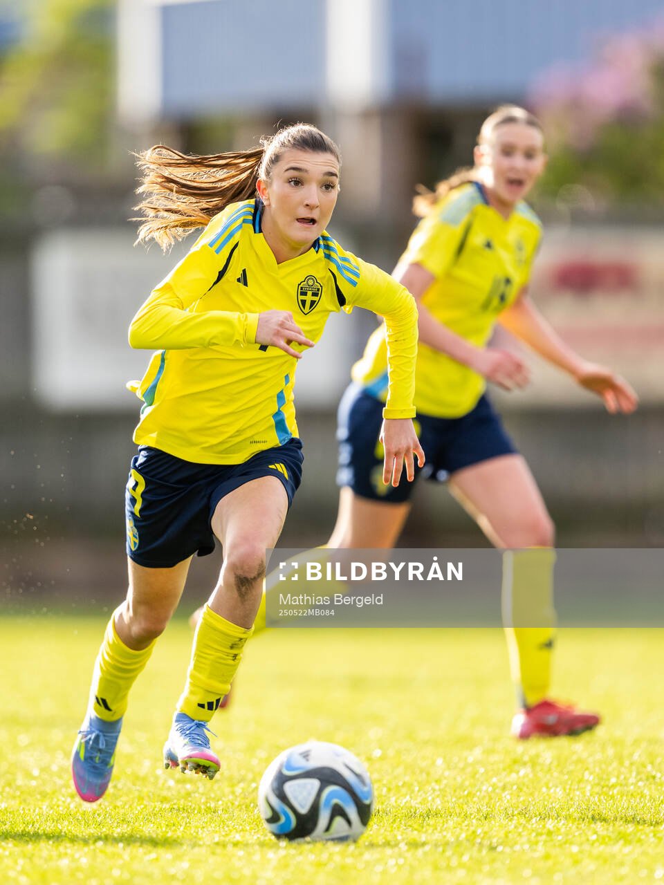 Sveriges Rona Krasniqi under F16-landskampen i fotboll mellan Sverige och Österrike den 22 maj 2025 i Smögen. 