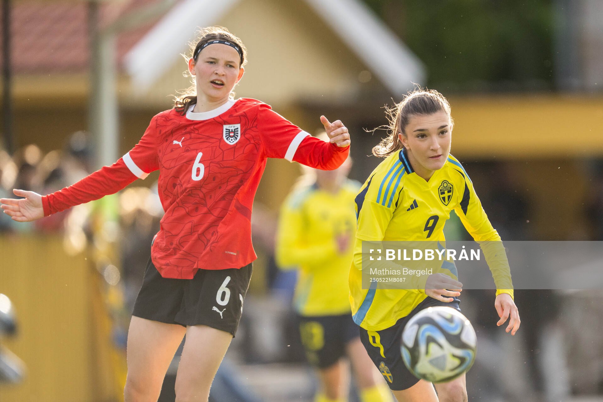 Österrikes Sandra Rausch och Sveriges Rona Krasniqi