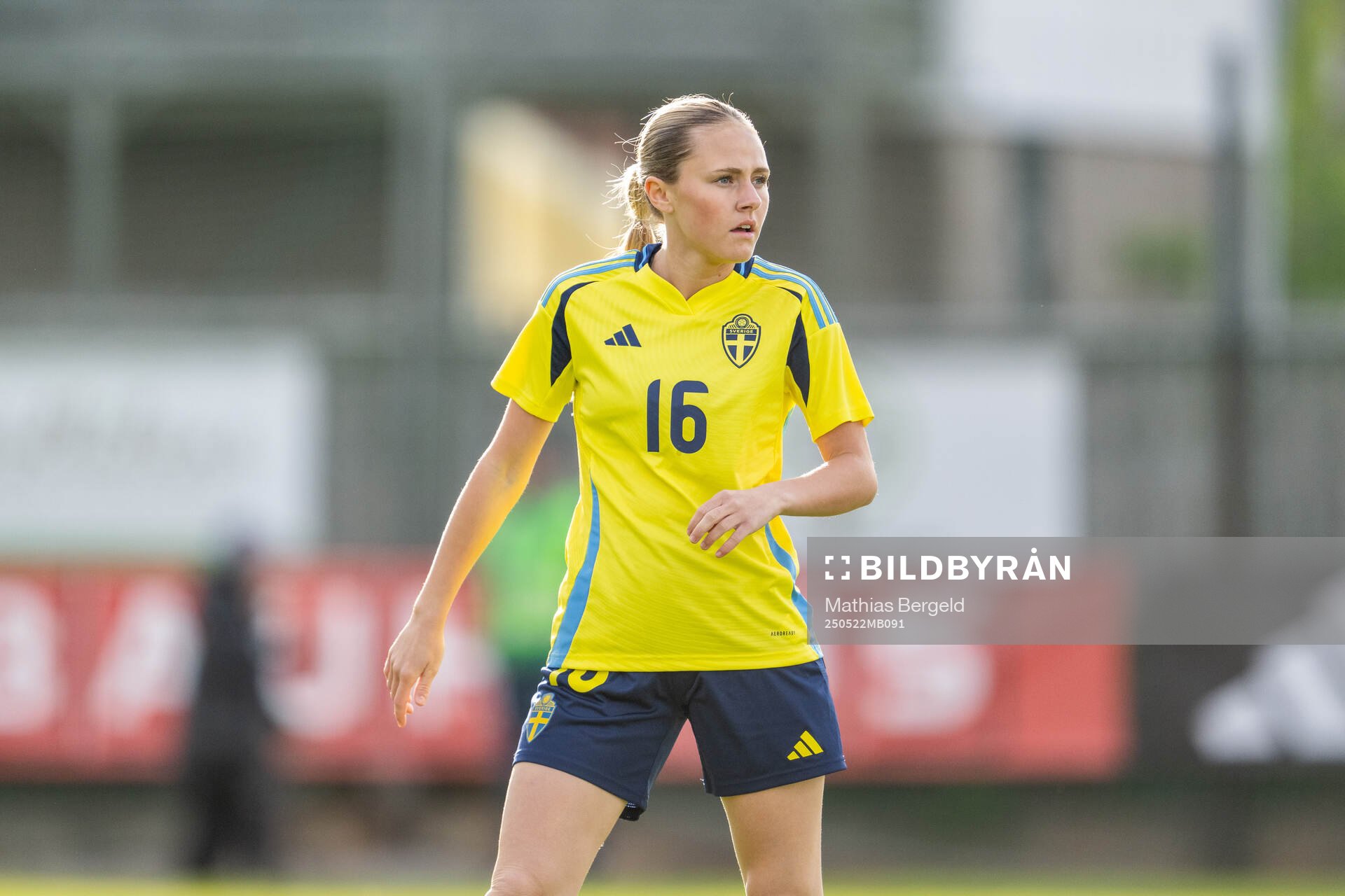 Sveriges Cornelia Ljungberg under F16-landskampen i fotboll mellan Sverige och Österrike den 22 maj 2025 i Smögen. 