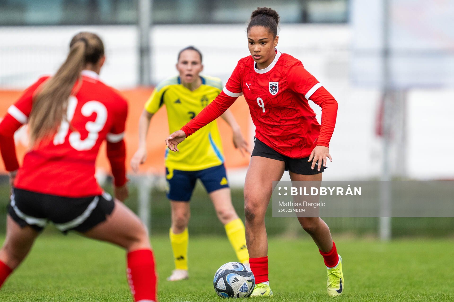 Österrikes Elisabeth Emeji under F16-landskampen i fotboll mellan Sverige och Österrike den 22 maj 2025 i Smögen. 