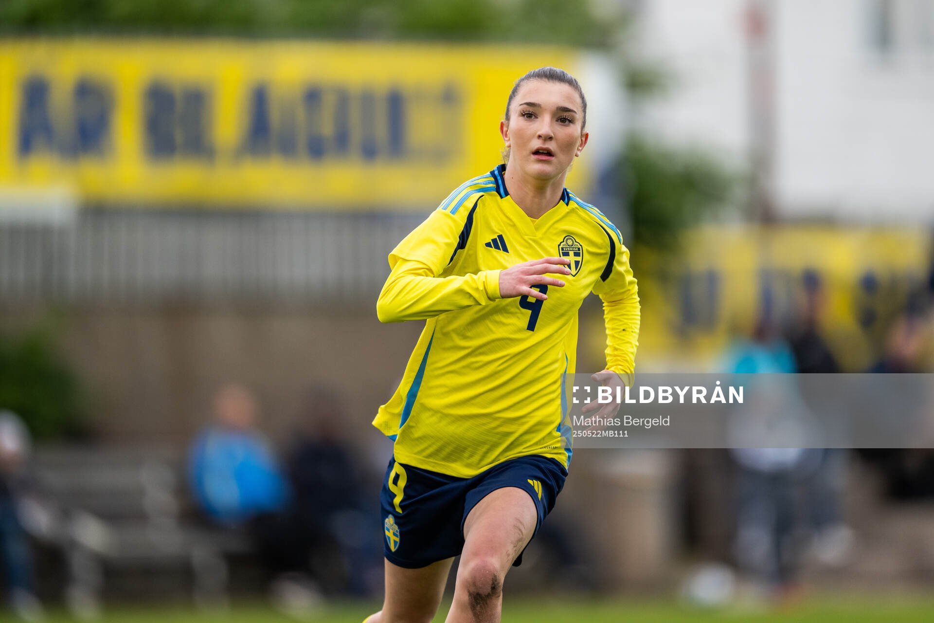 Sveriges Rona Krasniqi under F16-landskampen i fotboll mellan Sverige och Österrike den 22 maj 2025 i Smögen. 