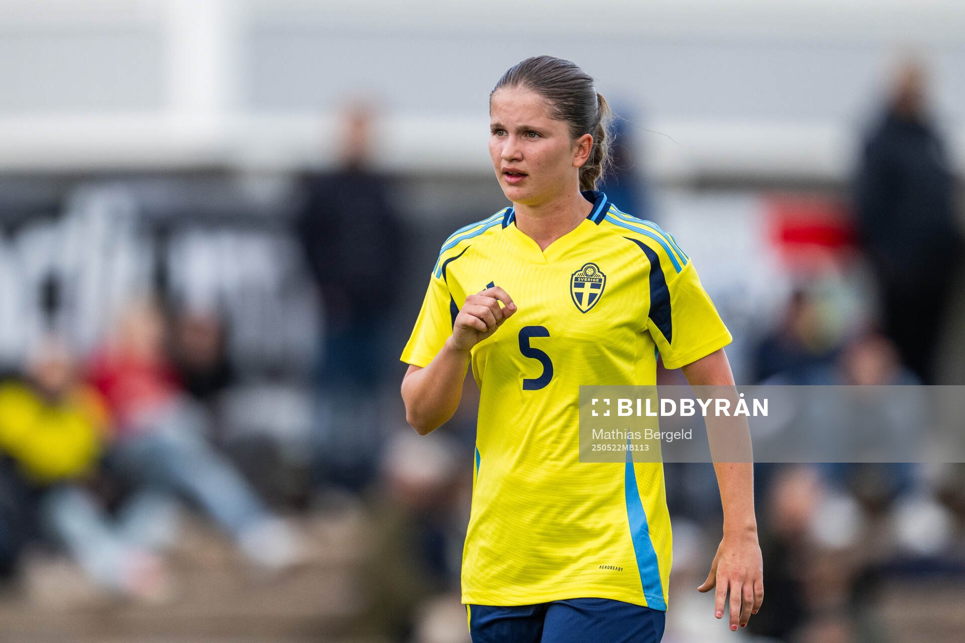 Sveriges Ella Edstrand under F16-landskampen i fotboll mellan Sverige och Österrike den 22 maj 2025 i Smögen. 