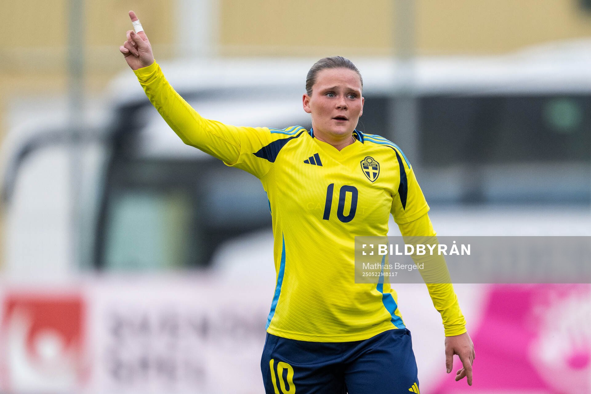 Sveriges Ellie Junetoft under F16-landskampen i fotboll mellan Sverige och Österrike den 22 maj 2025 i Smögen. 