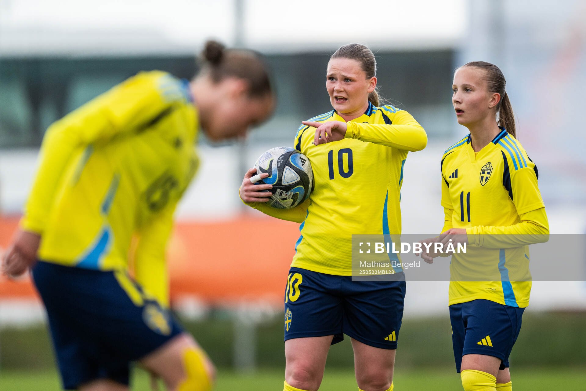 Sveriges Ellie Junetoft under F16-landskampen i fotboll mellan Sverige och Österrike den 22 maj 2025 i Smögen. 