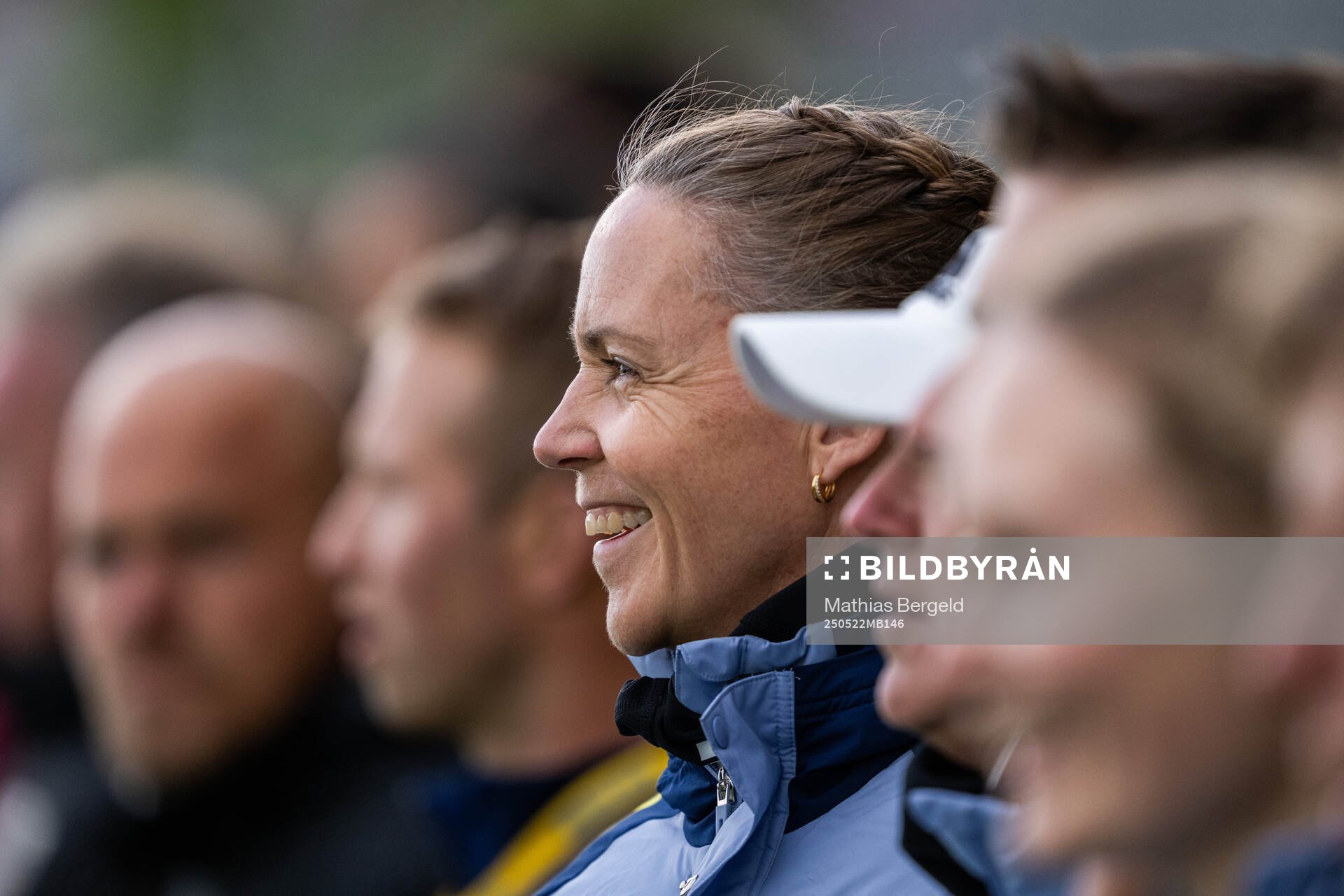 Sveriges förbundskapten Lovisa Delby inför F16-landskampen i fotboll mellan Sverige och Österrike den 22 maj 2025 i Smögen. 