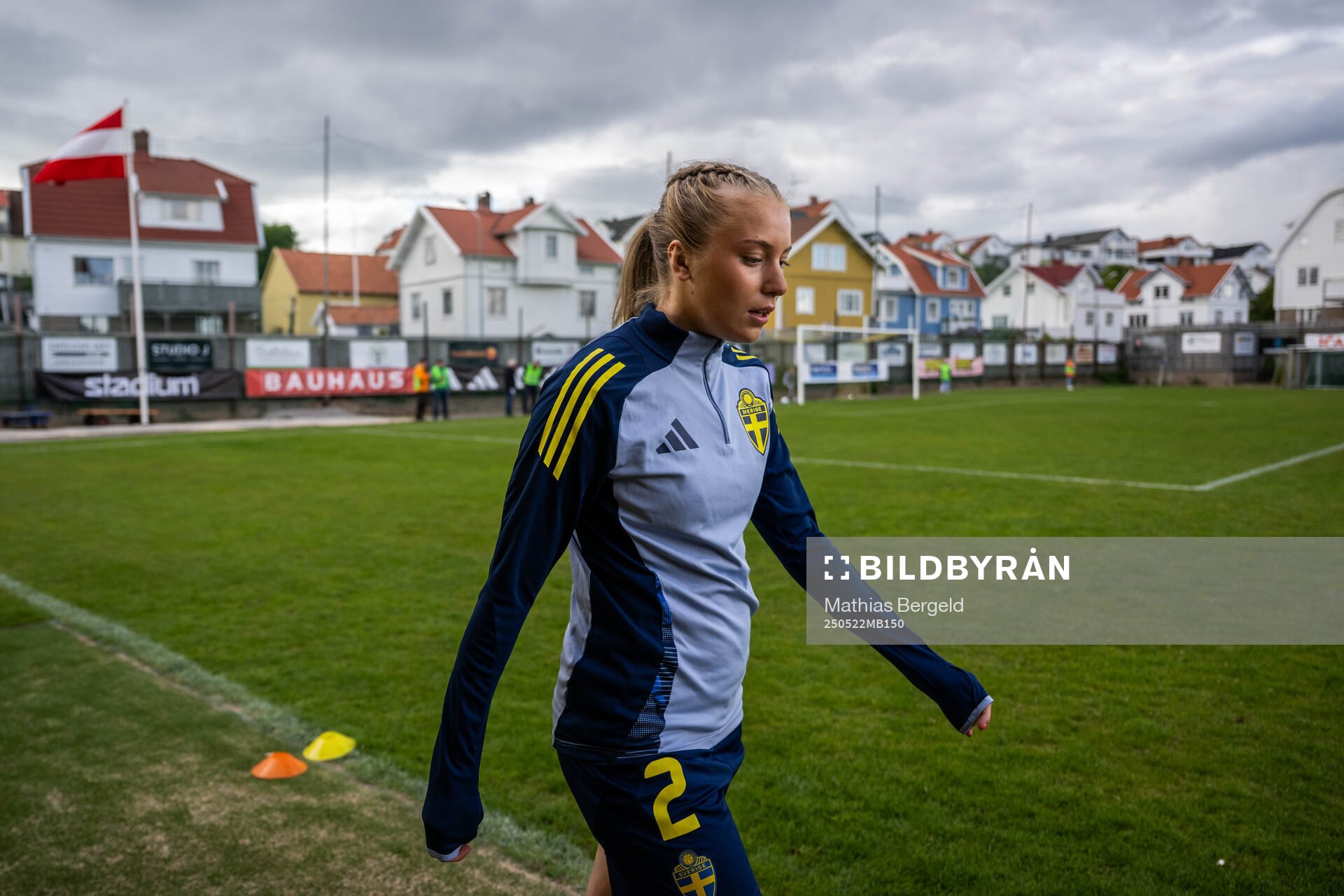 Sveriges Thea Eriksson inför F16-landskampen i fotboll mellan Sverige och Österrike den 22 maj 2025 i Smögen. 