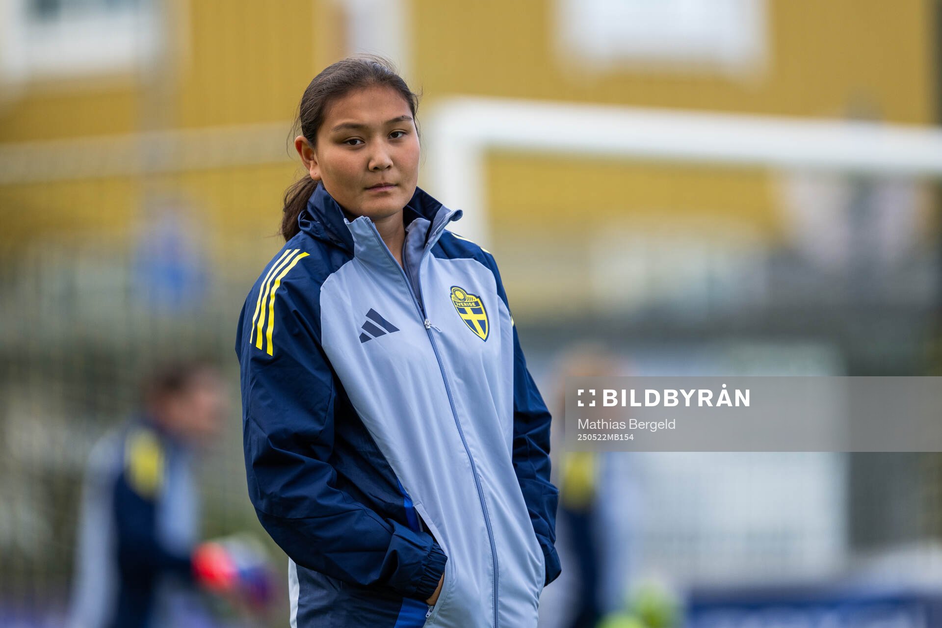 Sveriges målvakt Wilma Svensson inför F16-landskampen i fotboll mellan Sverige och Österrike den 22 maj 2025 i Smögen. 