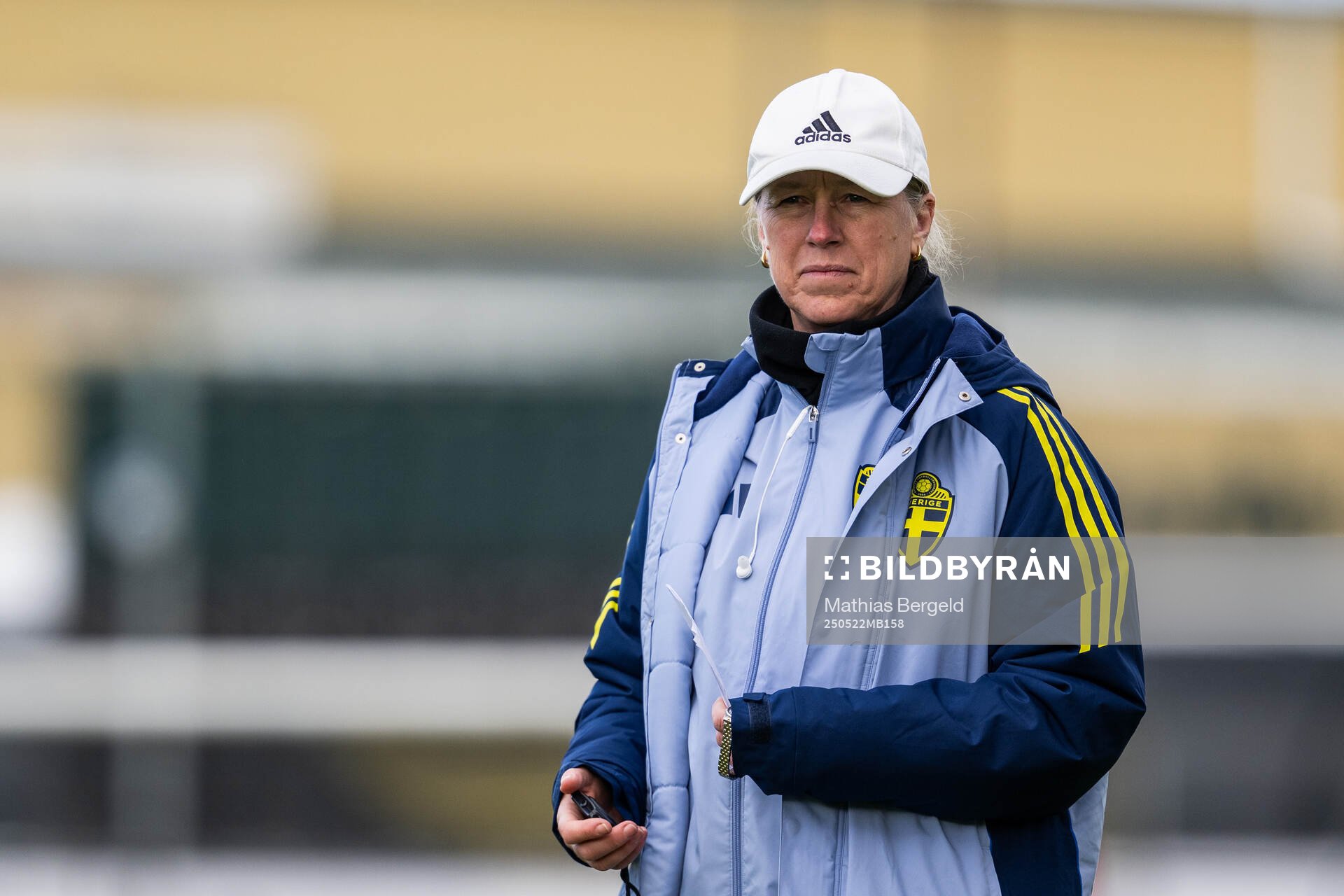 Sveriges assisterande tränare Anna Stoltze inför F16-landskampen i fotboll mellan Sverige och Österrike den 22 maj 2025 i Smögen. 
