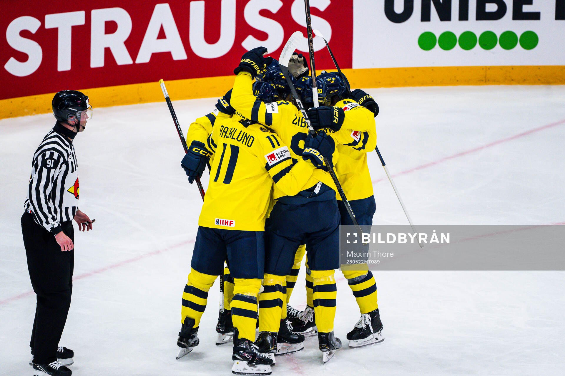 Leo Carlsson of Sweden celebrates the 1-0 goal with