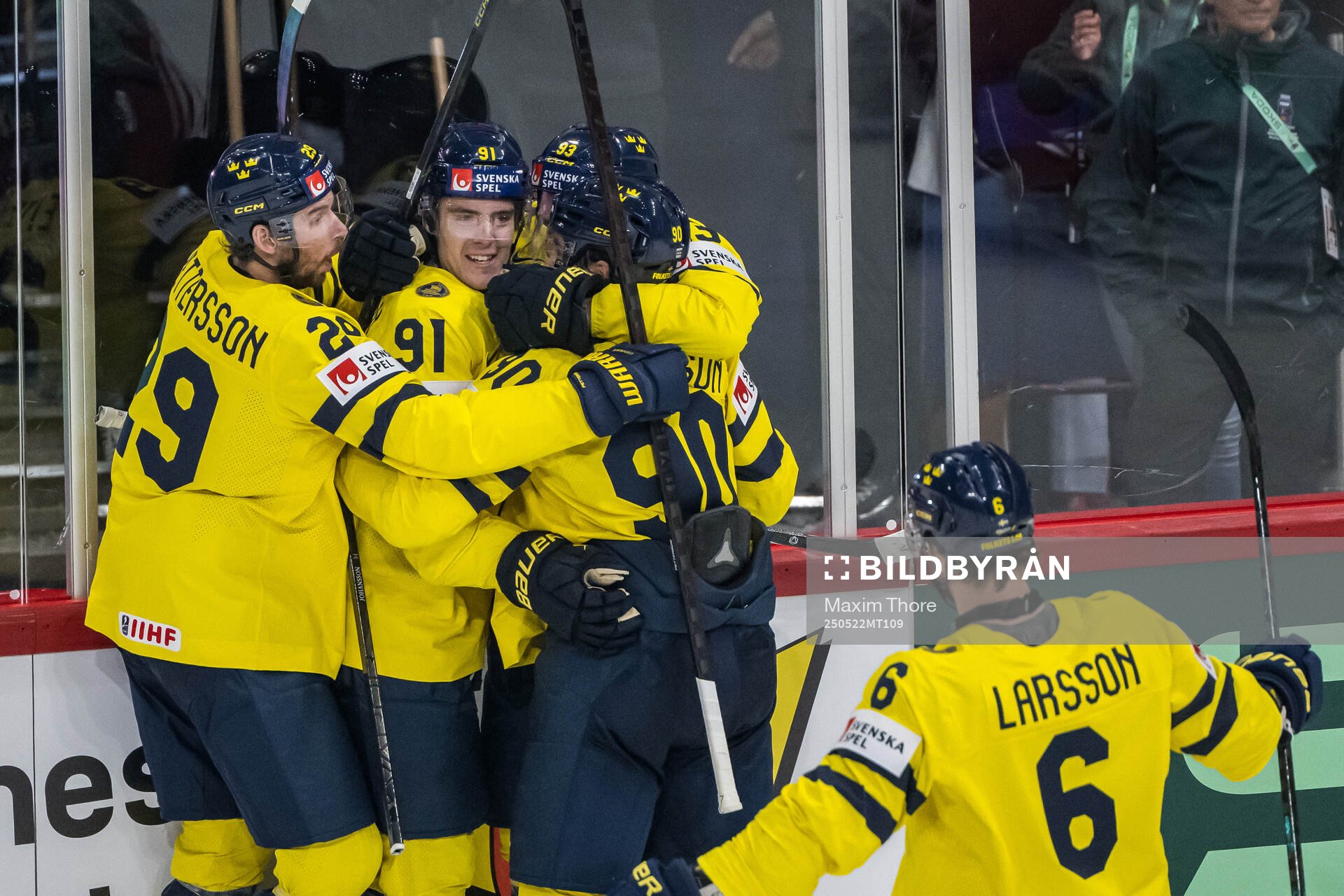 Leo Carlsson celebritet with Marcus Pettersson, Marcus