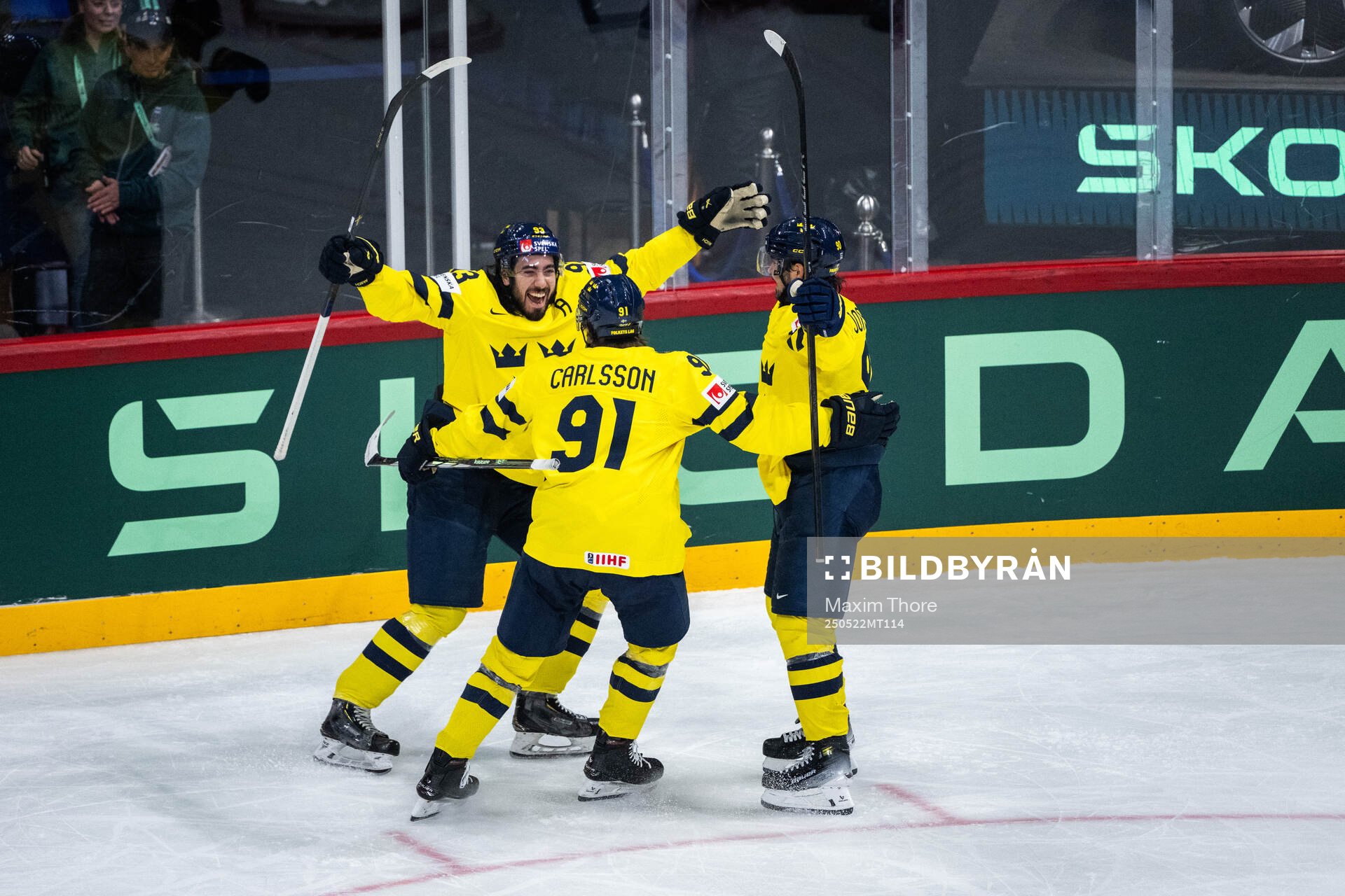 Mika Zibanejad and Leo Carlsson of Sweden celebrate