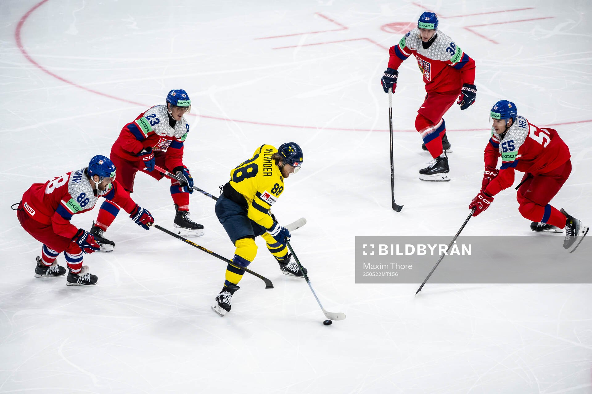 William Nylander of Sweden against David Pastrnak, Lukas