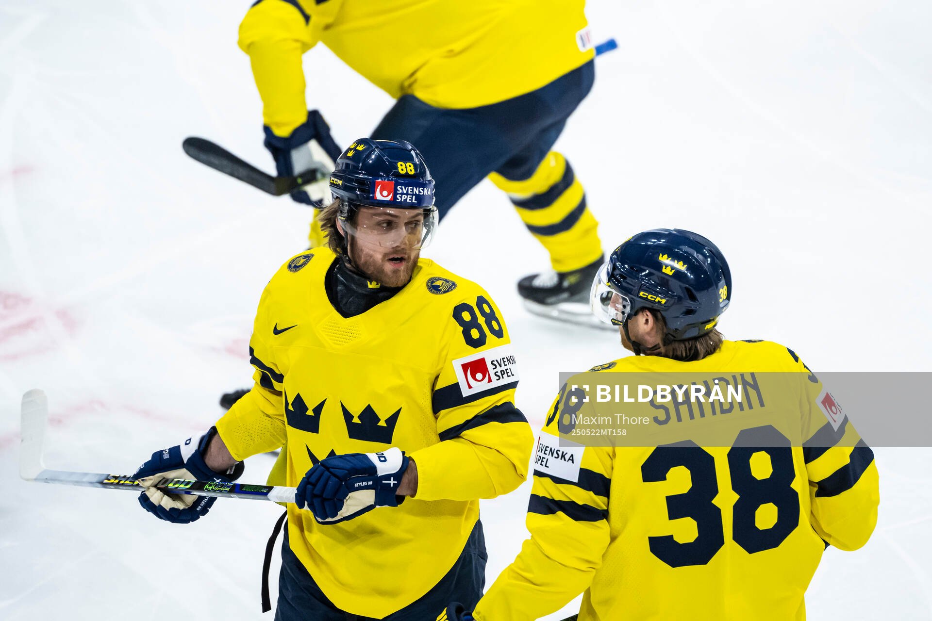 William Nylander and Rasmus Sandin of Sweden