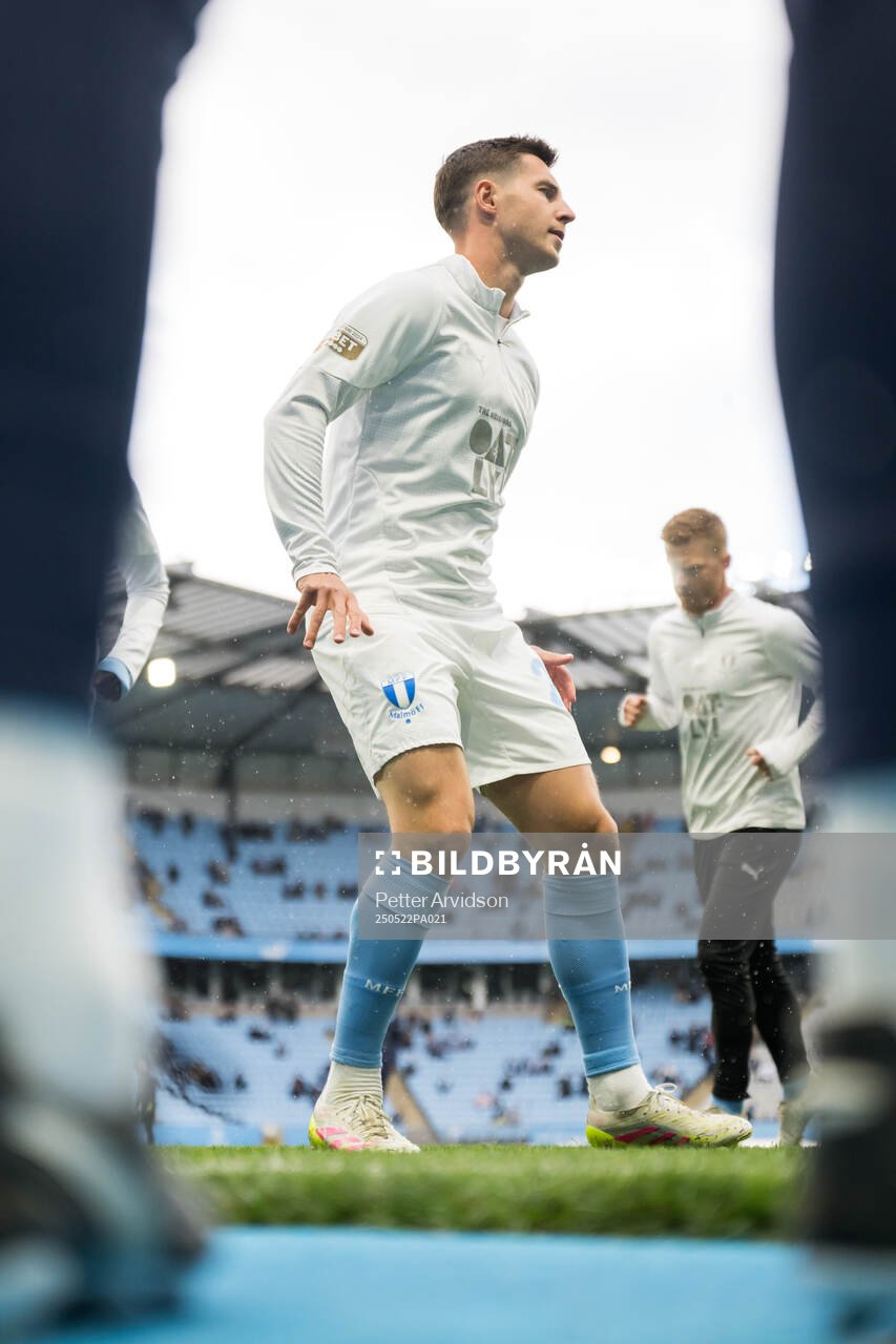 Malmö FFs Lasse Berg Johnsen inför fotbollsmatchen i Allsvenskan mellan Malmö FF och AIK den 22 maj 2025 i Malmö. 