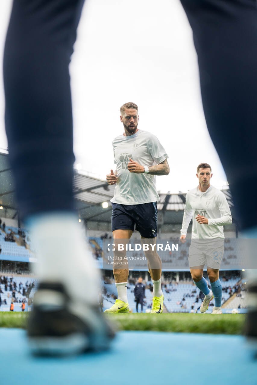 Malmö FFs Pontus Jansson inför fotbollsmatchen i Allsvenskan mellan Malmö FF och AIK den 22 maj 2025 i Malmö. 
