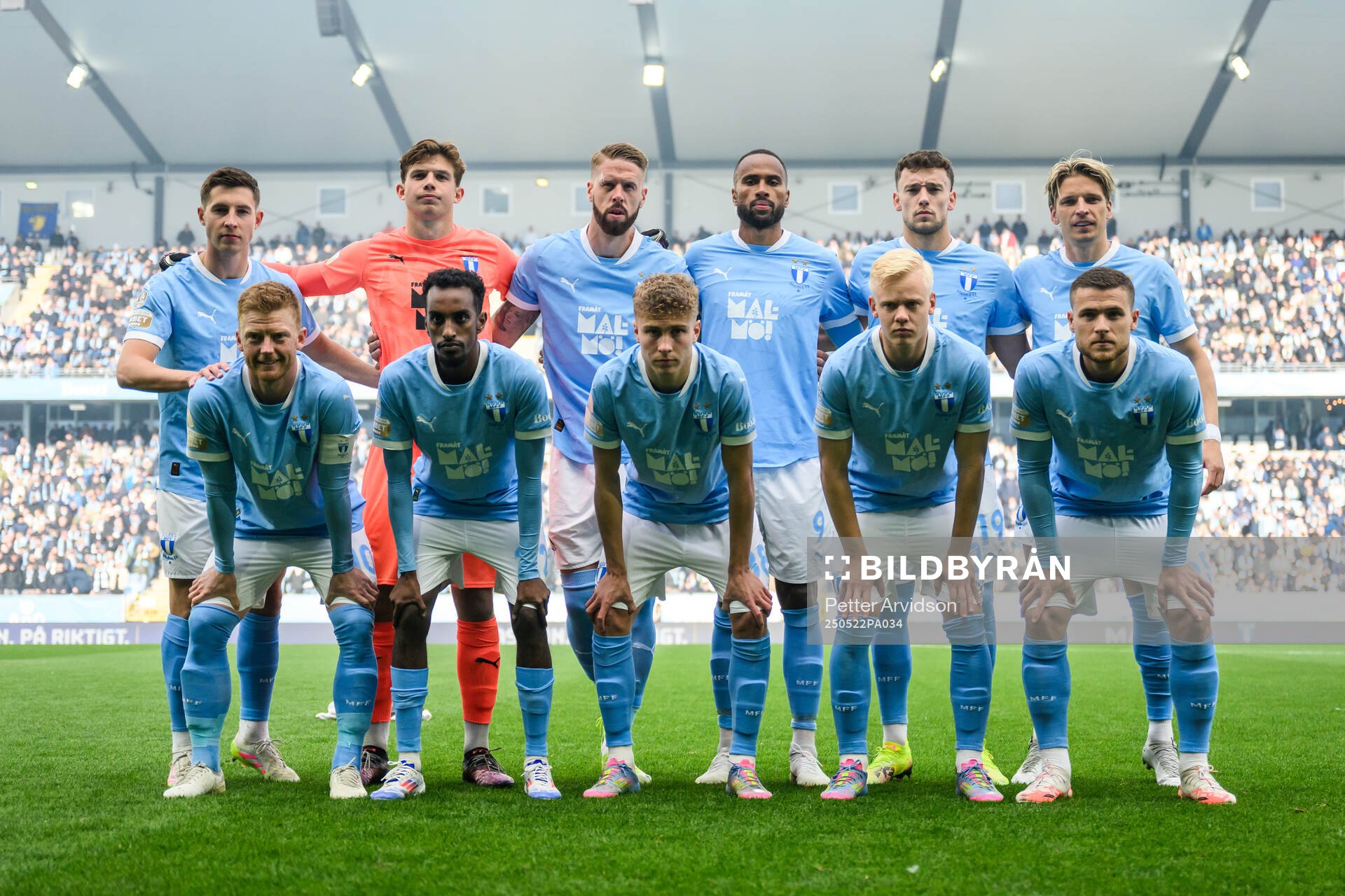 Malmö FFs startelva under fotbollsmatchen i Allsvenskan mellan Malmö FF och AIK den 22 maj 2025 i Malmö. 