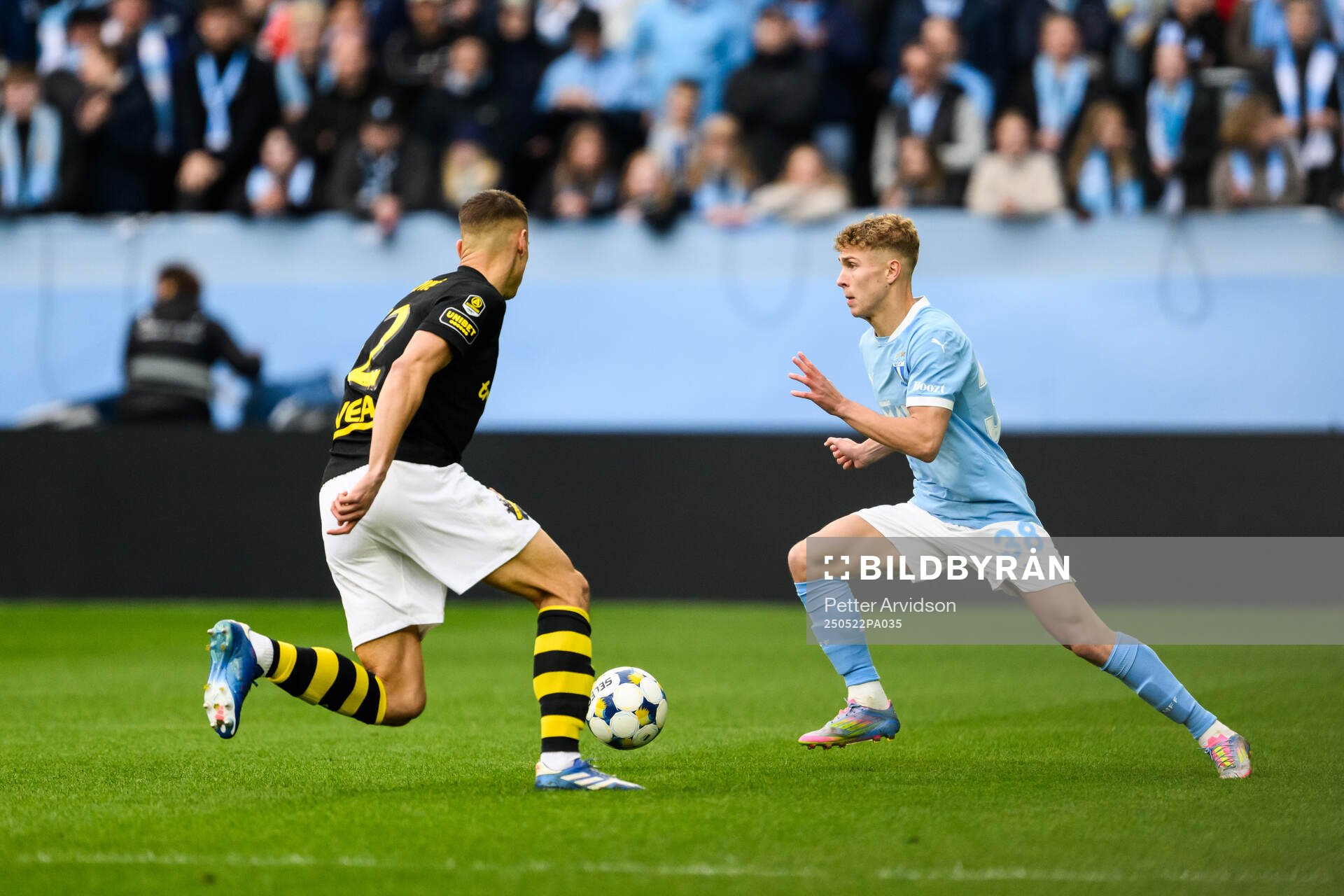 Malmö FFs Hugo Bolin under fotbollsmatchen i Allsvenskan mellan Malmö FF och AIK den 22 maj 2025 i Malmö. 