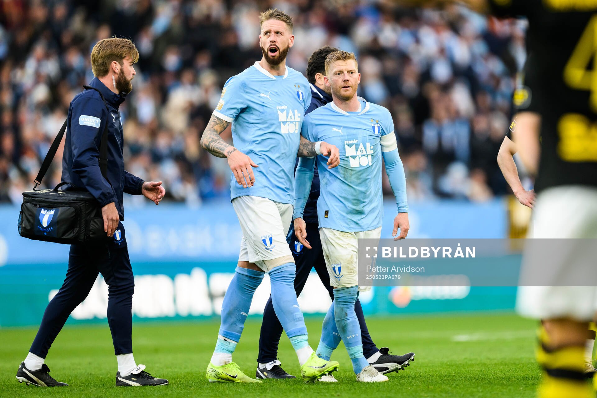 Malmö FFs Pontus Jansson och Anders Christiansen under fotbollsmatchen i Allsvenskan mellan Malmö FF och AIK den 22 maj 2025 i Malmö. 