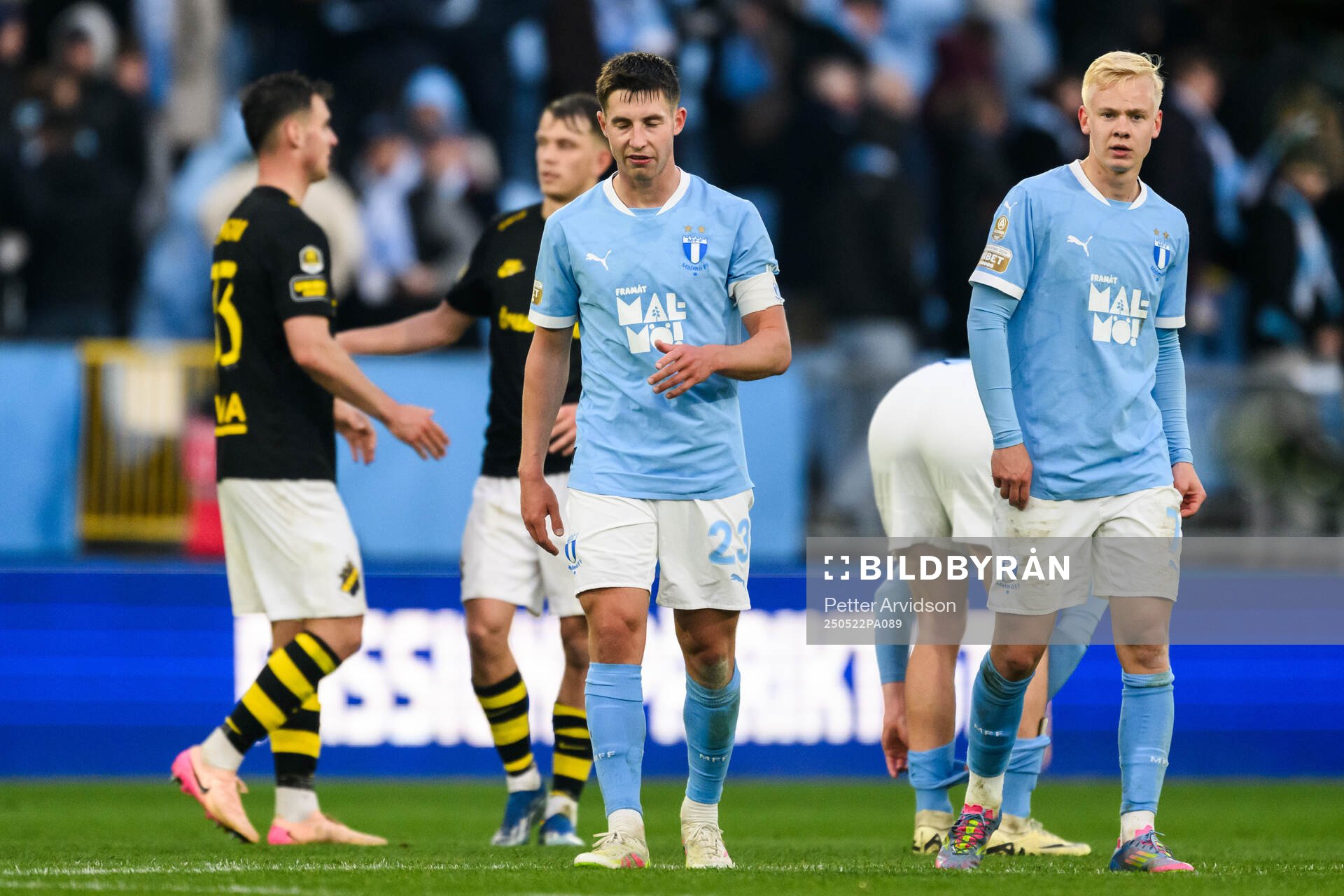 Malmö FFs Lasse Berg Johnsen och Otto Rosengren deppar