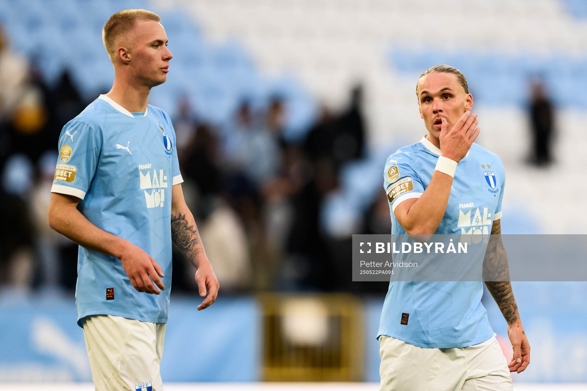 Malmö FFs Daniel Gudjohnsen och Arnor Sigurdsson efter fotbollsmatchen i Allsvenskan mellan Malmö FF och AIK den 22 maj 2025 i Malmö. 