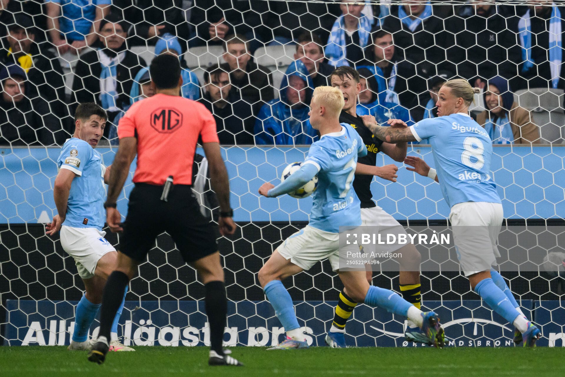 Malmö FFs Otto Rosengren under fotbollsmatchen i Allsvenskan mellan Malmö FF och AIK den 22 maj 2025 i Malmö. 