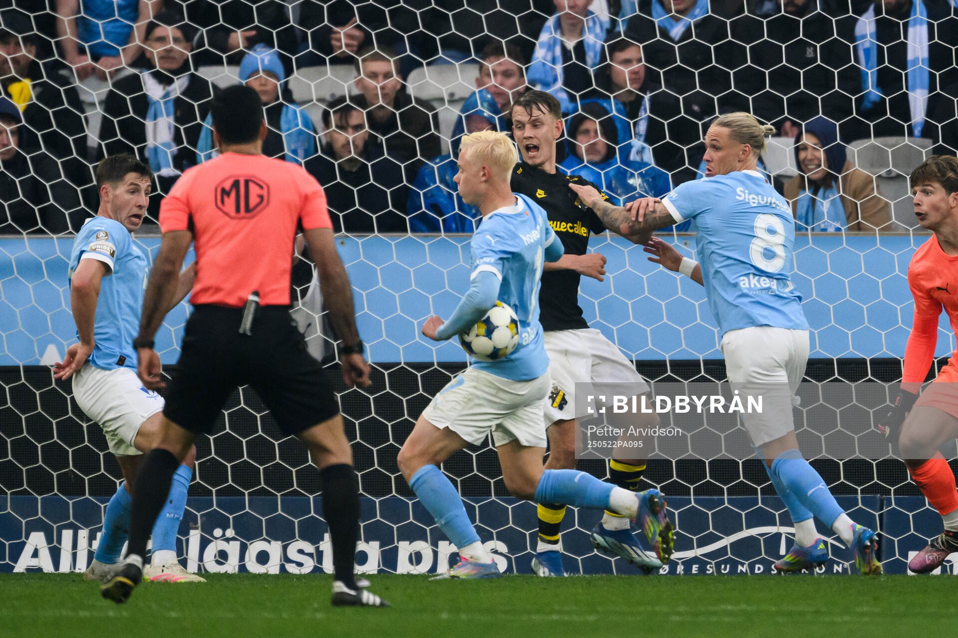 Malmö FFs Otto Rosengren under fotbollsmatchen i Allsvenskan mellan Malmö FF och AIK den 22 maj 2025 i Malmö. 