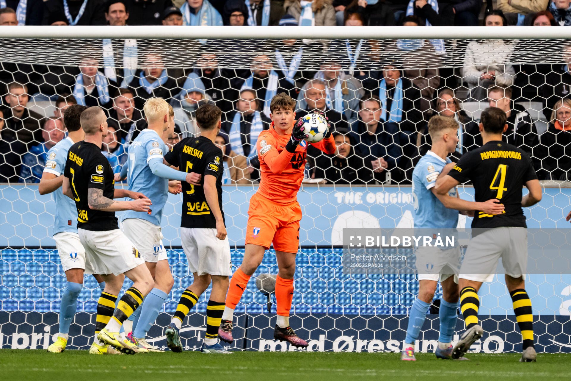 Malmö FFs målvakt Melker Ellborg under fotbollsmatchen i Allsvenskan mellan Malmö FF och AIK den 22 maj 2025 i Malmö. 