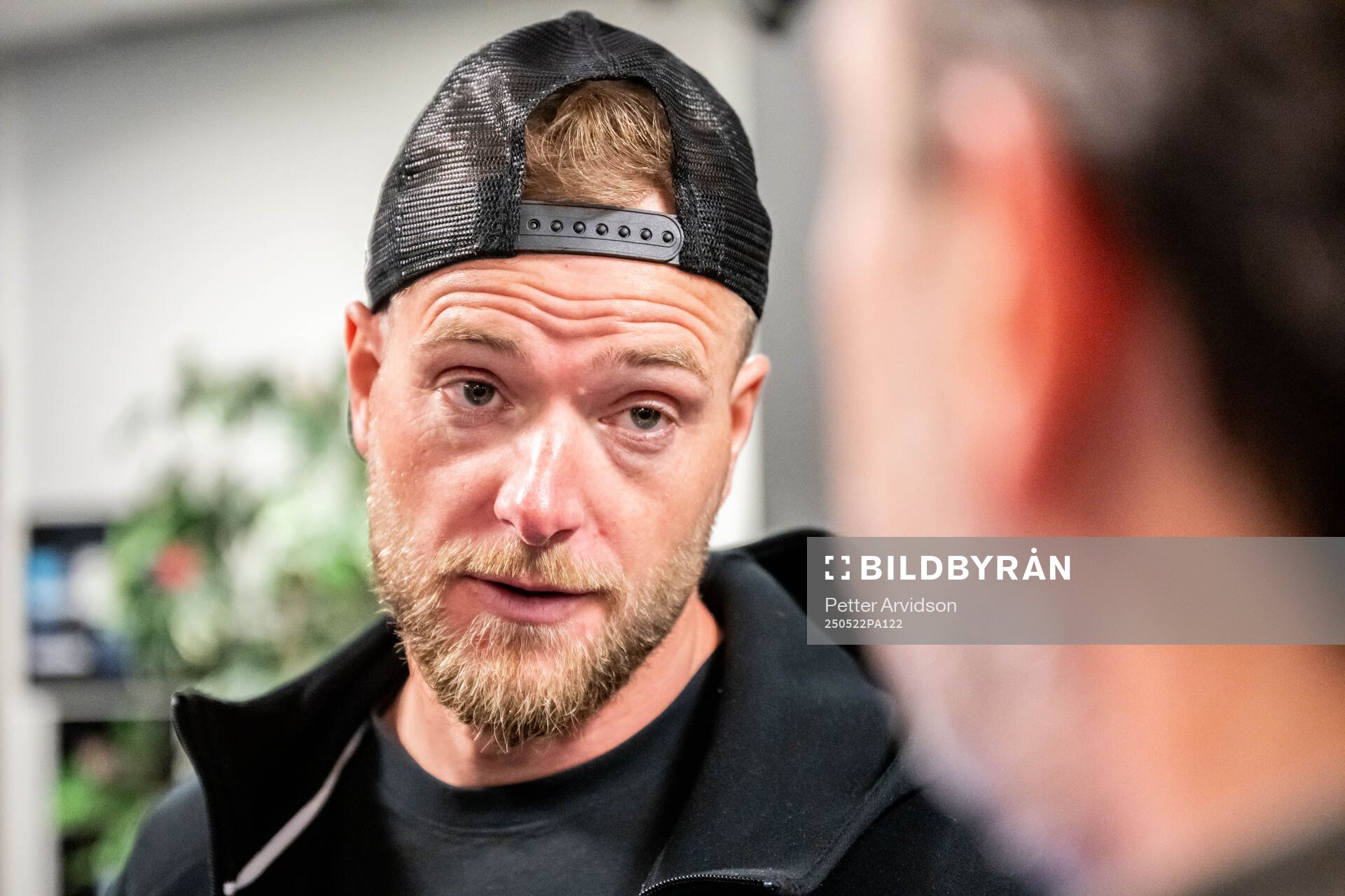 AIKs John Guidetti intervjuas efter fotbollsmatchen i Allsvenskan mellan Malmö FF och AIK den 22 maj 2025 i Malmö. 