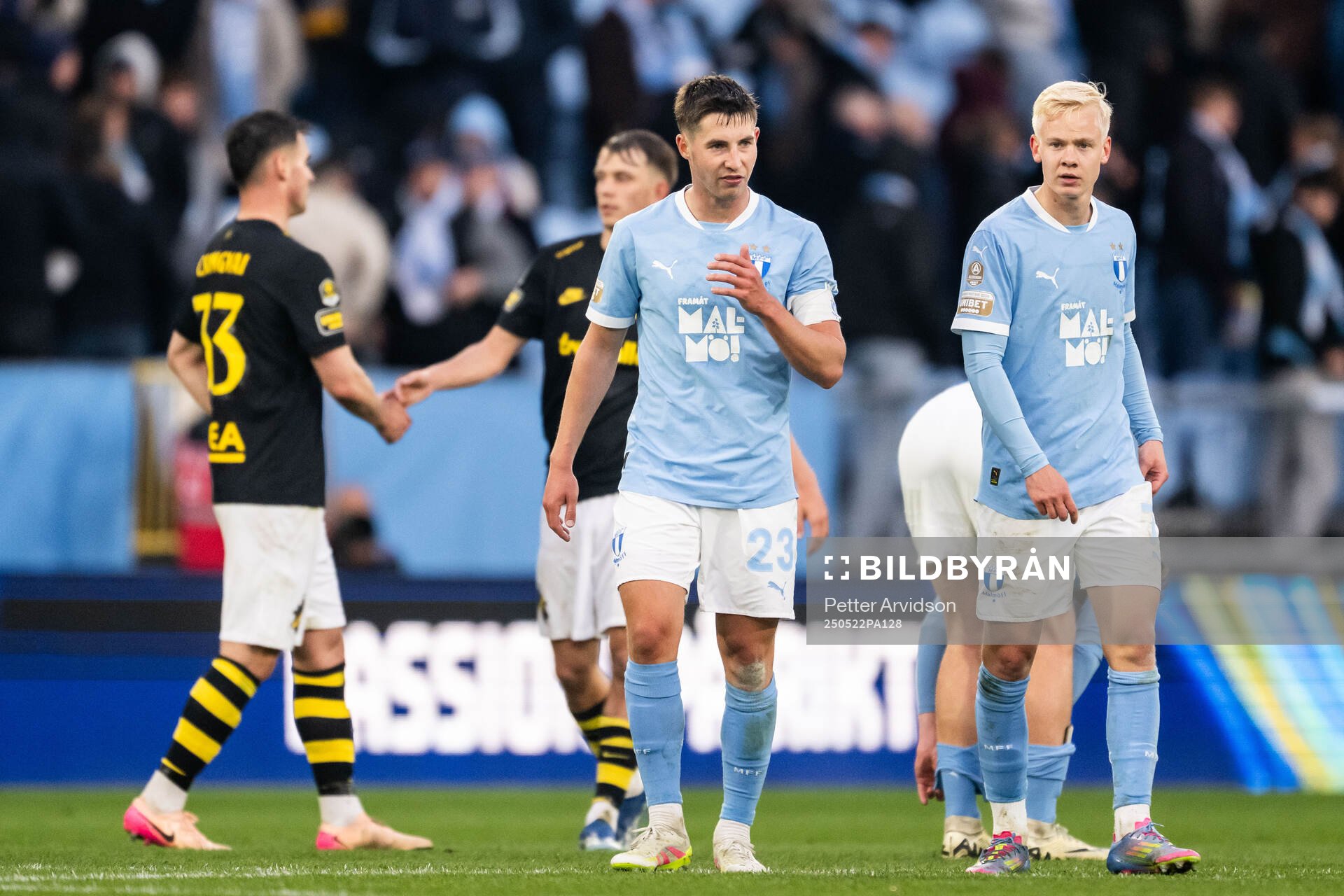 Malmö FFs Lasse Berg Johnsen och Otto Rosengren deppar