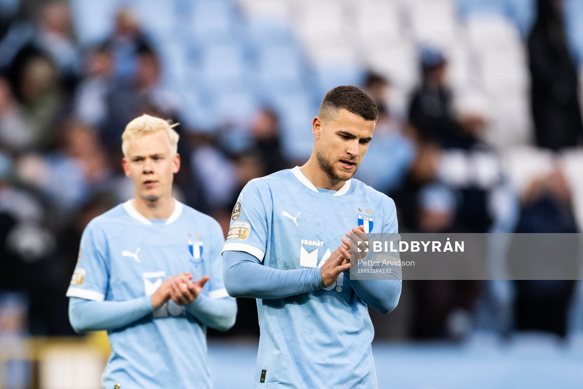 Malmö FFs Gabriel Busanello deppar