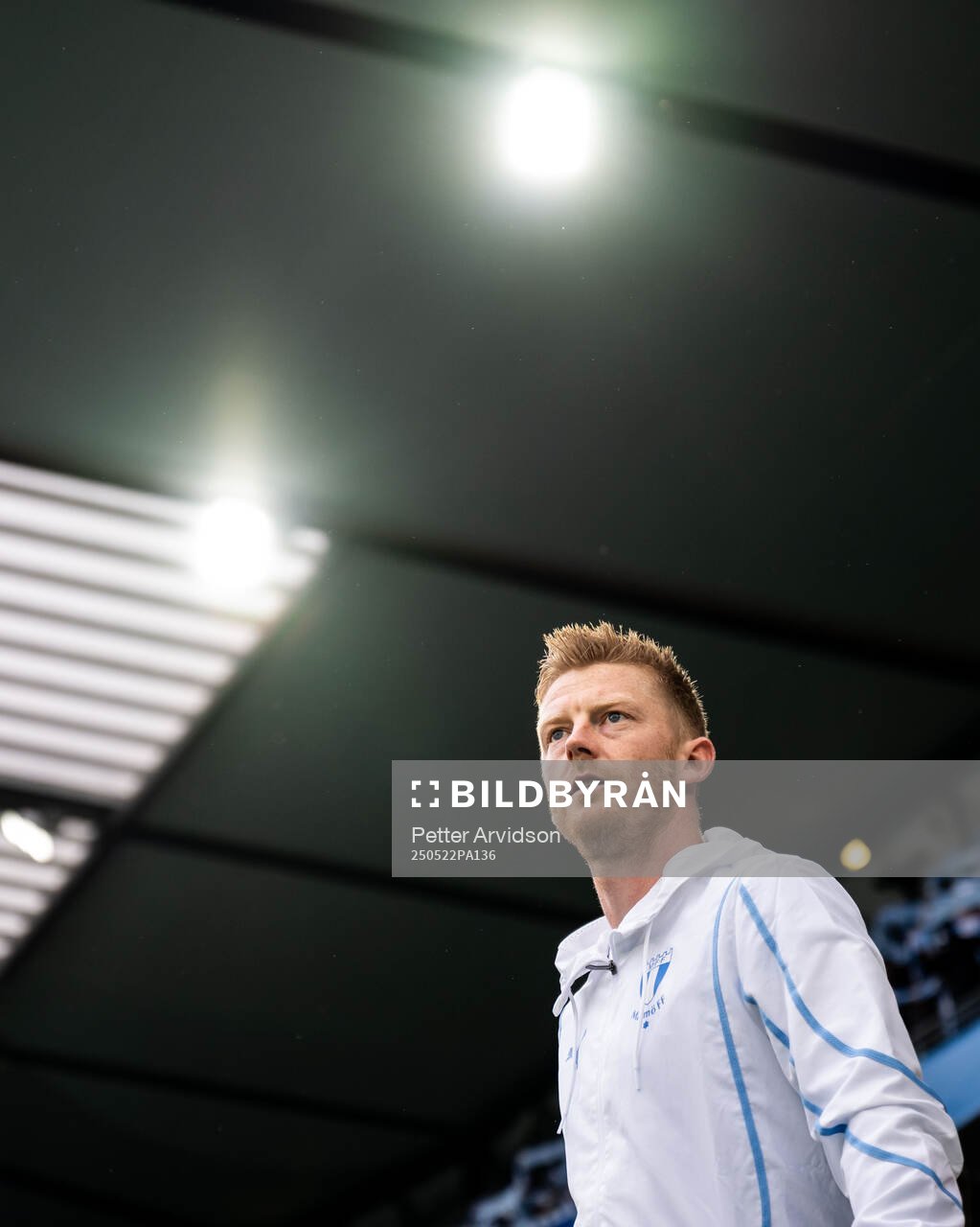 Malmö FFs Anders Christiansen gör entré inför fotbollsmatchen i Allsvenskan mellan Malmö FF och AIK den 22 maj 2025 i Malmö. 
