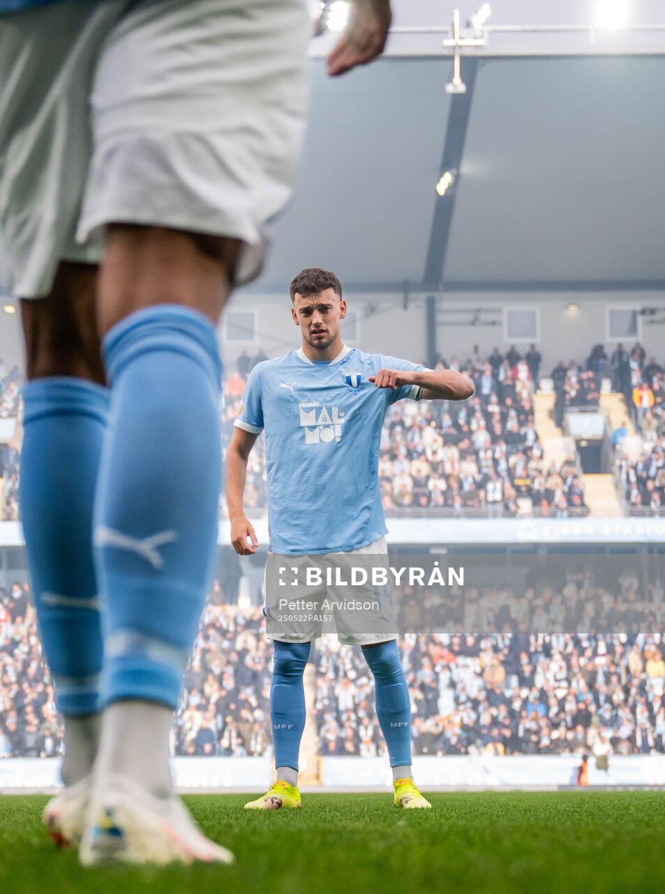 Malmö FFs Colin Rösler inför fotbollsmatchen i Allsvenskan mellan Malmö FF och AIK den 22 maj 2025 i Malmö. 