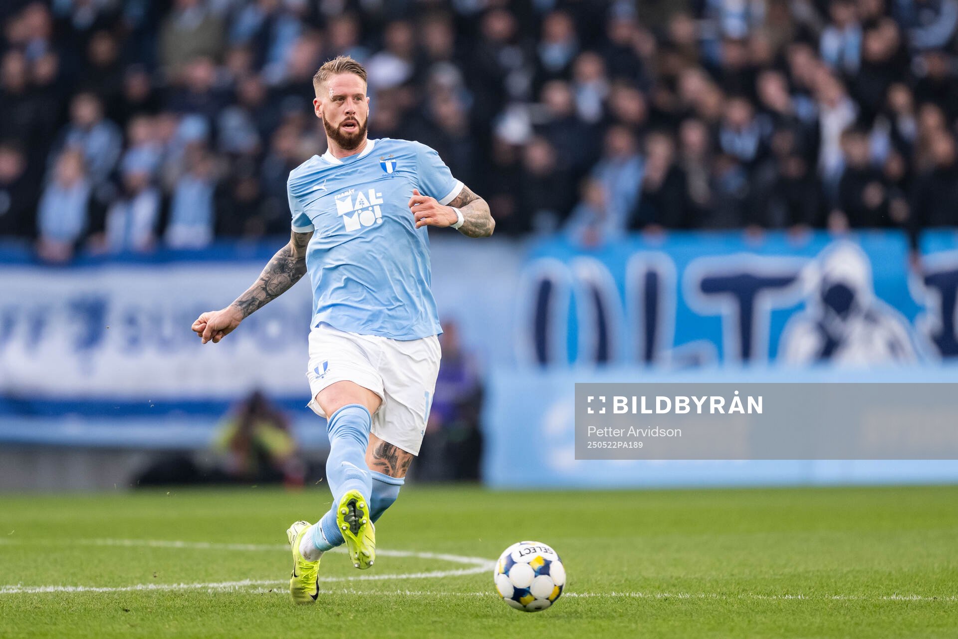 Malmö FFs Pontus Jansson under fotbollsmatchen i Allsvenskan mellan Malmö FF och AIK den 22 maj 2025 i Malmö. 