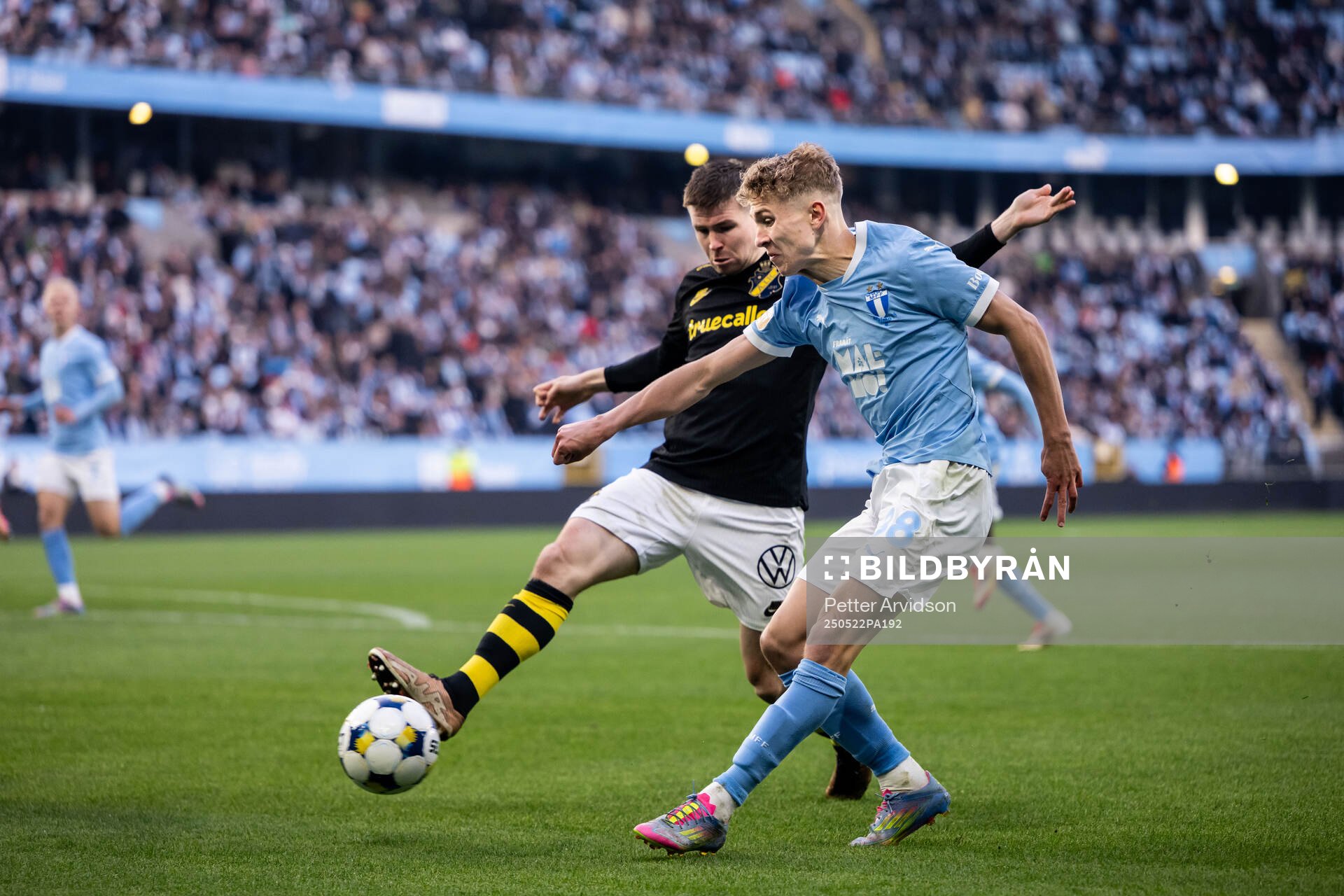 Malmö FFs Hugo Bolin under fotbollsmatchen i Allsvenskan mellan Malmö FF och AIK den 22 maj 2025 i Malmö. 