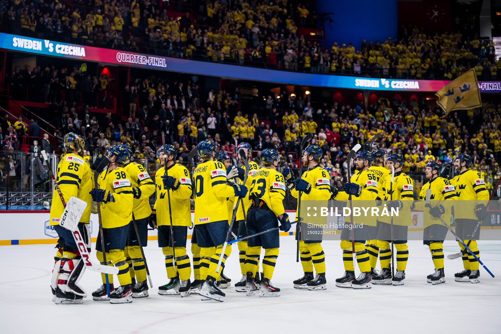 Jacob Markström and players of Sweden celebrate