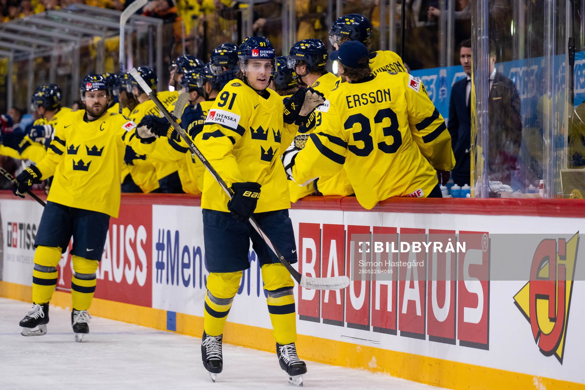 Leo Carlsson of Sweden celebrates