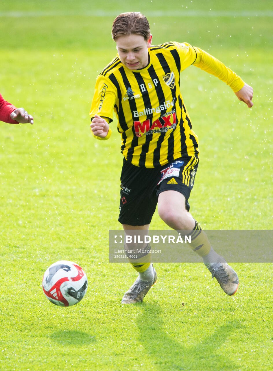 IFK Hässleholms Max Persson i matchen i division 2 mellan