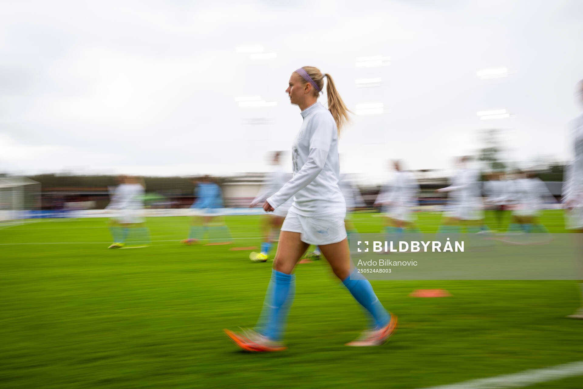 Malmö FFs spelare under uppvärmning inför fotbollsmatchen i Damallsvenskan mellan Vittsjö och Malmö FF den 24 maj 2025 i Vittsjö. 