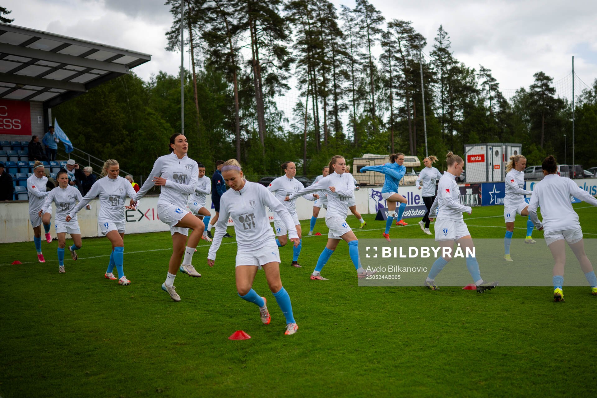 Malmö FFs spelare under uppvärmning inför fotbollsmatchen i Damallsvenskan mellan Vittsjö och Malmö FF den 24 maj 2025 i Vittsjö. 