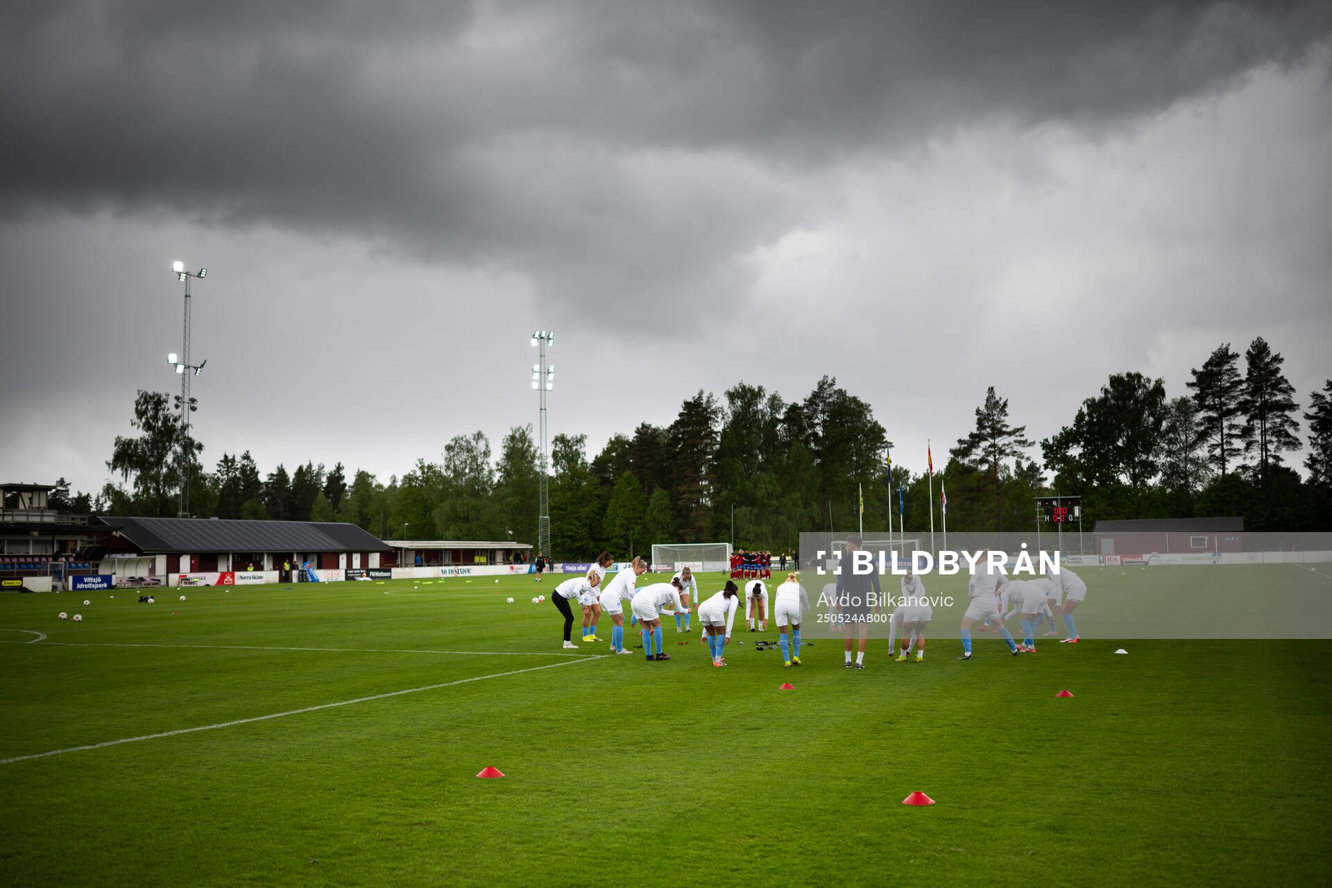 Malmö FFs spelare under uppvärmning inför fotbollsmatchen i Damallsvenskan mellan Vittsjö och Malmö FF den 24 maj 2025 i Vittsjö. 