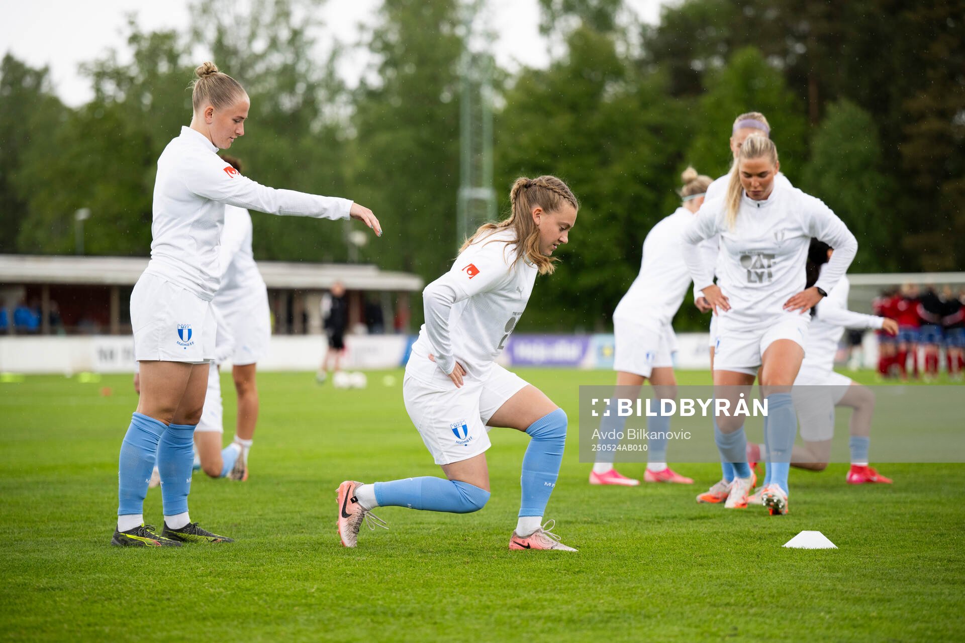 Malmö FFs spelare under uppvärmning inför fotbollsmatchen i Damallsvenskan mellan Vittsjö och Malmö FF den 24 maj 2025 i Vittsjö. 
