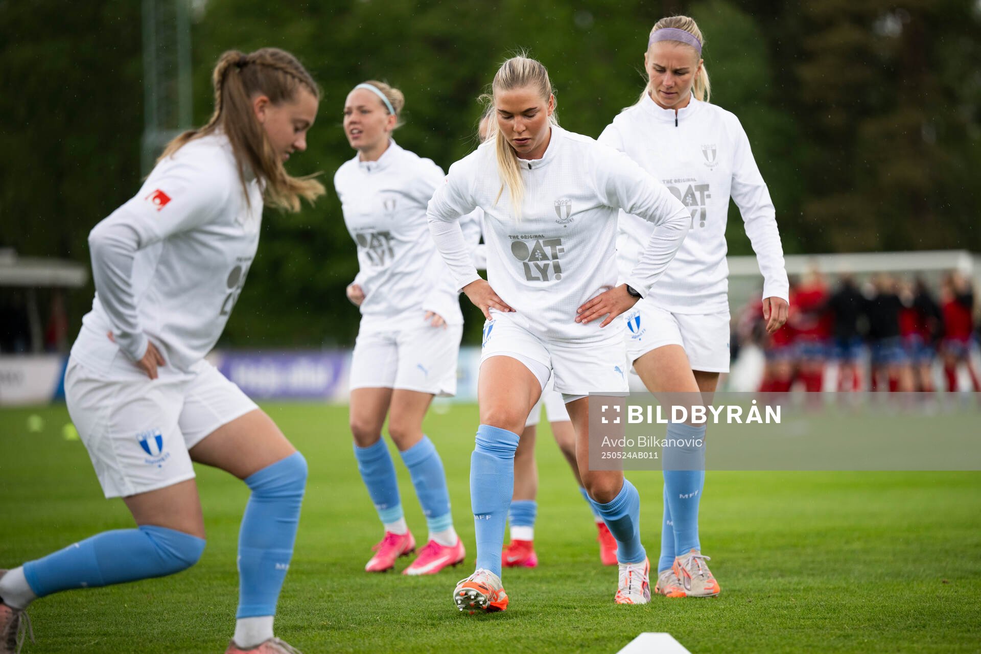 Malmö FFs spelare under uppvärmning inför fotbollsmatchen i Damallsvenskan mellan Vittsjö och Malmö FF den 24 maj 2025 i Vittsjö. 
