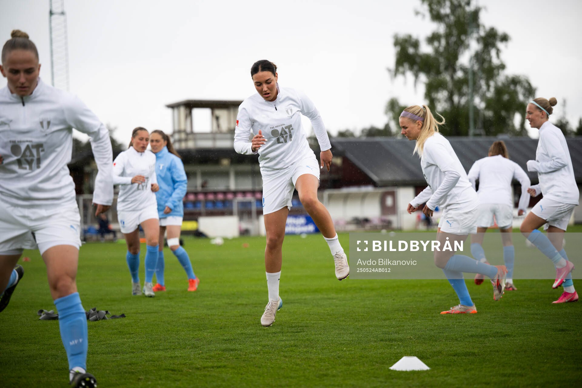 Malmö FFs spelare under uppvärmning inför fotbollsmatchen i Damallsvenskan mellan Vittsjö och Malmö FF den 24 maj 2025 i Vittsjö. 